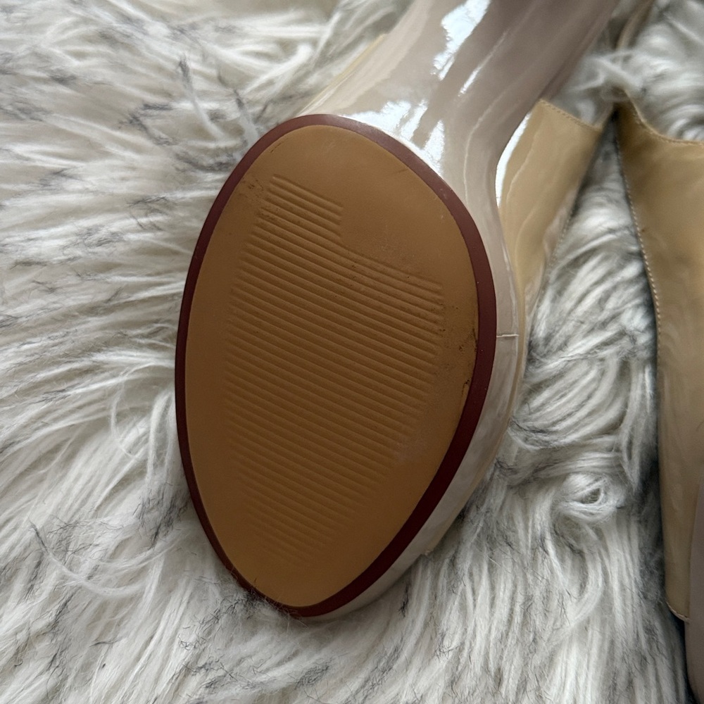 Michael Shannon Nude Slingback Heels
Look like new, never worn!
Appx 3” heel. - Picture 9 of 10